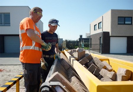 tiger stone自动铺路机2.jpg