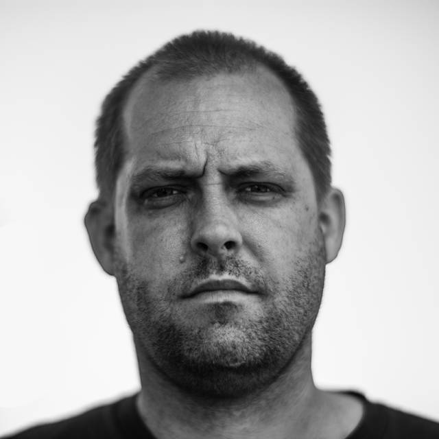 平面设计大师 Corey Holms.jpg