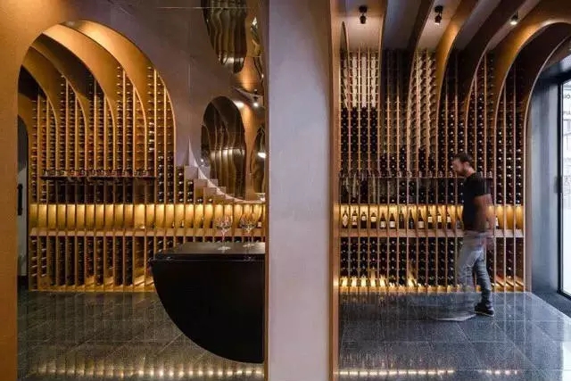 Vinoteca wine store葡萄酒店面设计欣赏1.webp.jpg