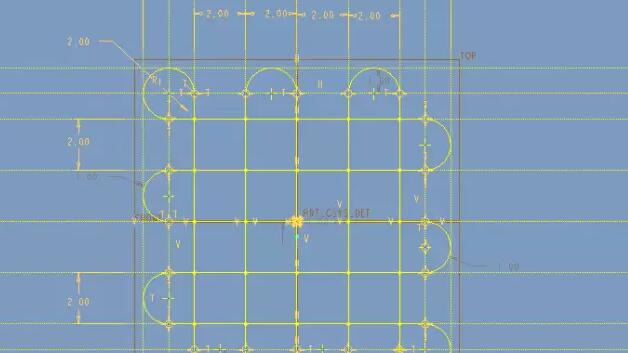 第三步：画正方形，用中心线划分.jpg