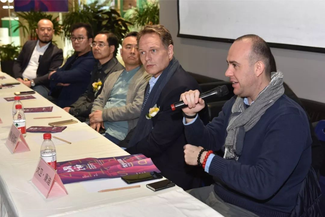 1555300490654297.jpg 西部国际双年展学术研讨会现场3.jpg