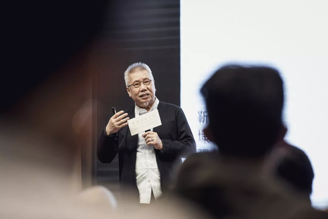 1555917307986793.jpg 第三位演讲嘉宾靳叔带来讲座【我的得奖体验】.webp.jpg