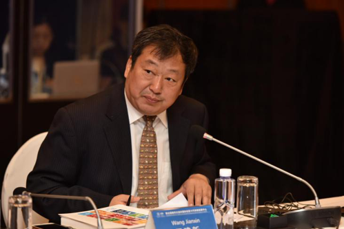 1556337169858506.png 北京市科学技术委员会副巡视员王建新宣读创意中心咨询委员会委员名单.png