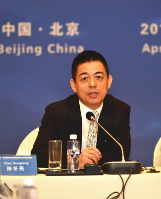 1556337178374043.jpg 创意中心执行主任陈冬亮介绍咨询委员会筹备情况.jpg