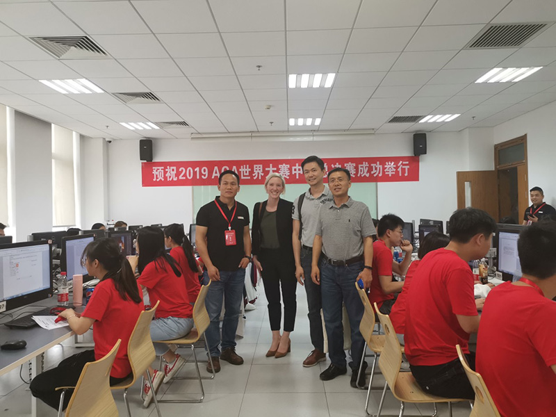 1558421152235252.jpg 2019ACA世界大赛中国总决赛嘉宾考场巡视.jpg