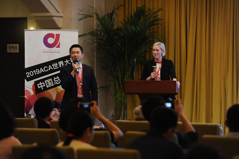 1558421178197705.jpg Adobe全球认证项目经理RosyCapron、Adobe国际认证计划大中华地区负责人HowardChang致辞.jpg