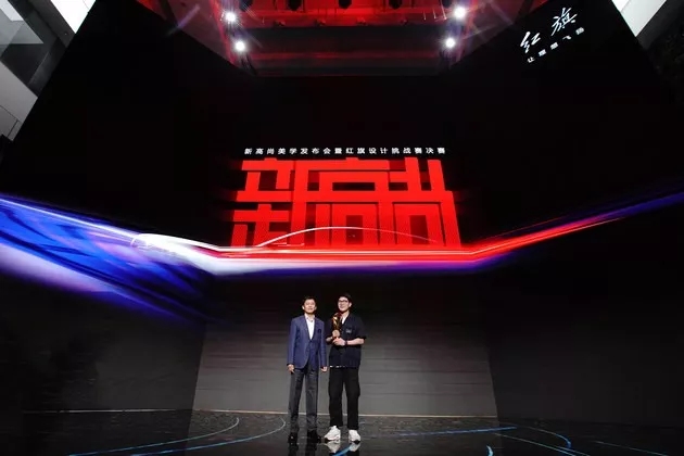 1562557517661735.jpg 中国一汽人力资源部副部长张国华先生对陈文诚同学颁奖.webp.jpg