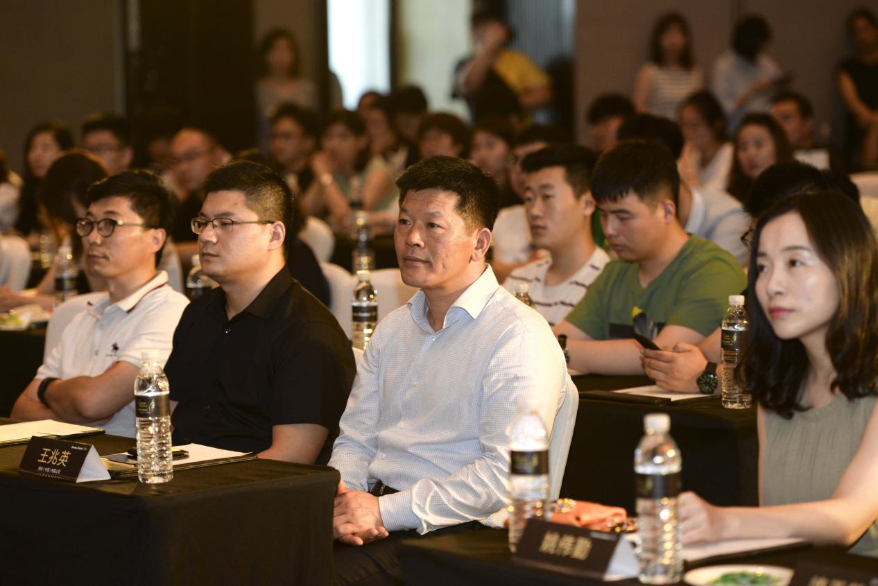 1564716592291780.jpg 行业大咖亲临坐镇.jpg