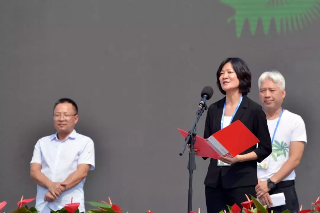 1569641197319585.jpg 中共鄢陵县委常委\宣传部长李静宣布“创意花都·一起鄢陵”主题文创设计大展全球作品征集正式启动.webp.jpg