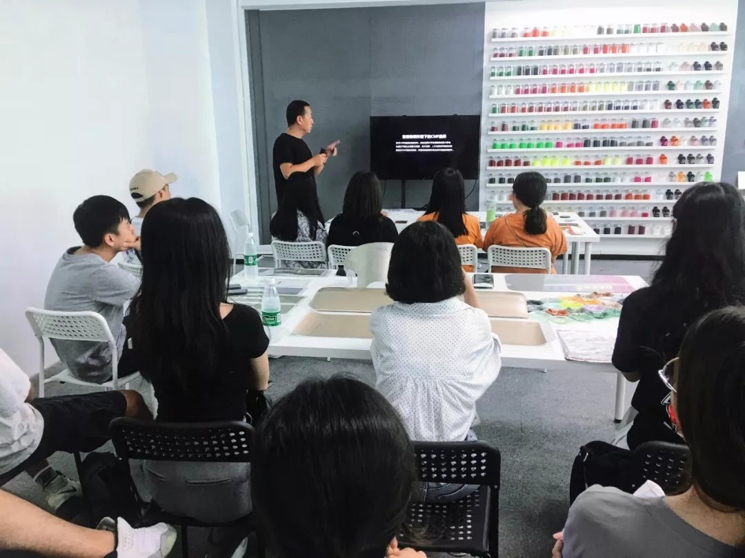 1573184853423336.jpg 原美的、TCL、海尔CMF设计大咖金耀彪先生分享CMF设计.webp.jpg