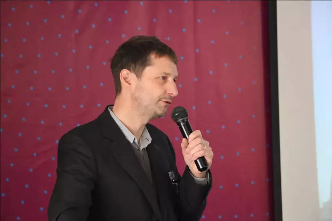 1576725983483948.jpg 北京理工大学国际设计中心主任胡本立主持开幕式.jpg