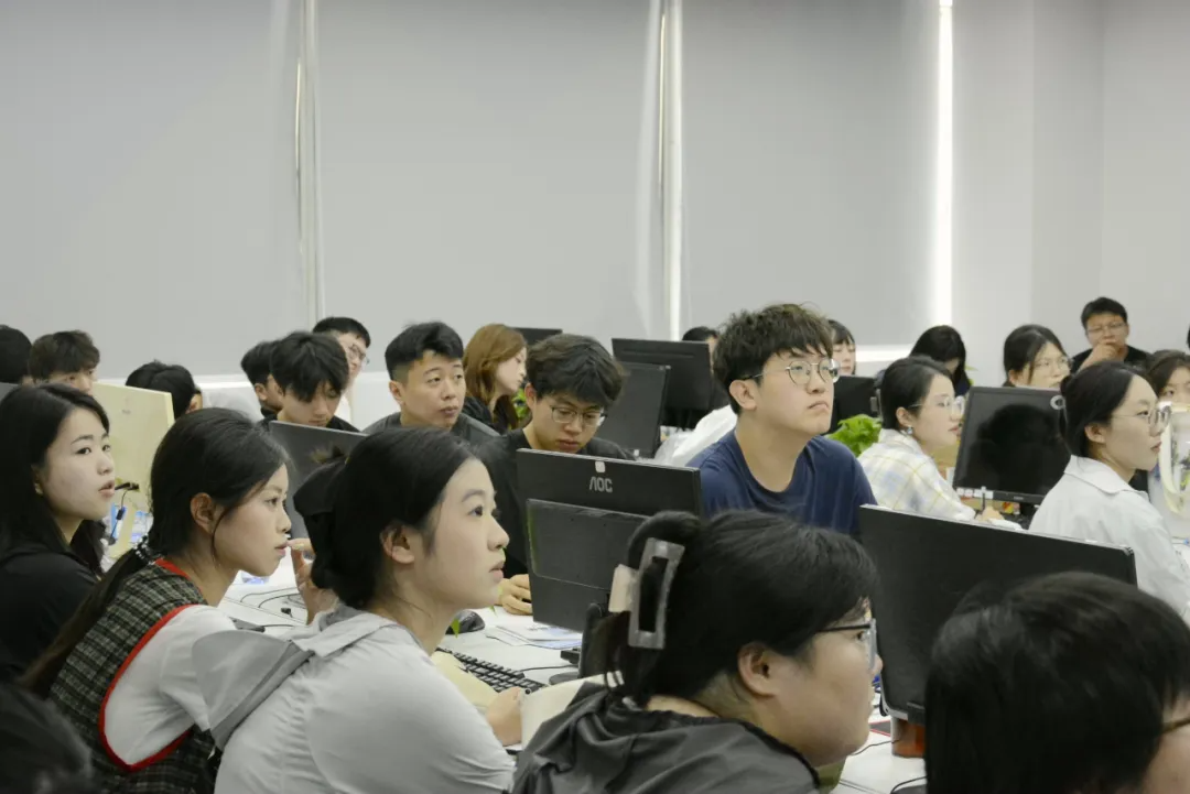 1757747904105865.png 实训现场实拍一角2.png