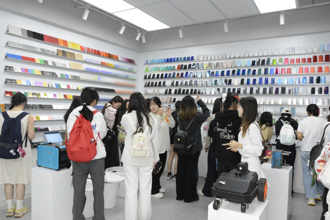 1763193531780829.jpg 参考品索CMF实验室.JPG