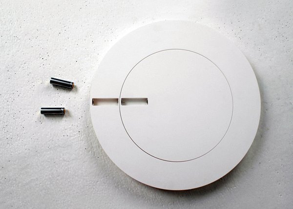 简洁唯美时钟设计，电池为指针的创意时钟！