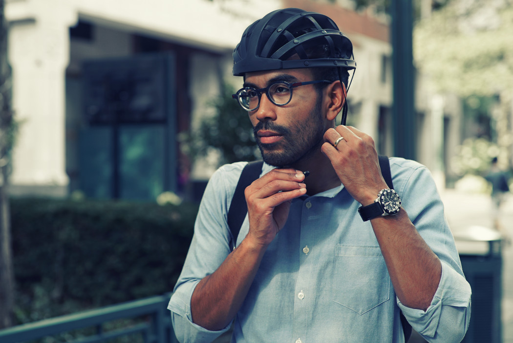 可折叠的骑行头盔设计，如此创意的便携自行车头盔你想要么？