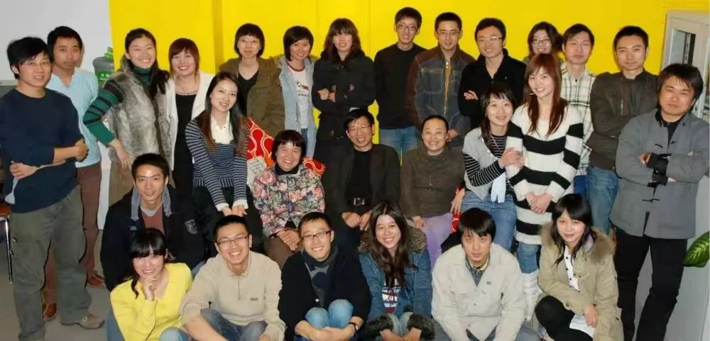 2010年王敏在中央美术学院与十一工作室学生.jpg